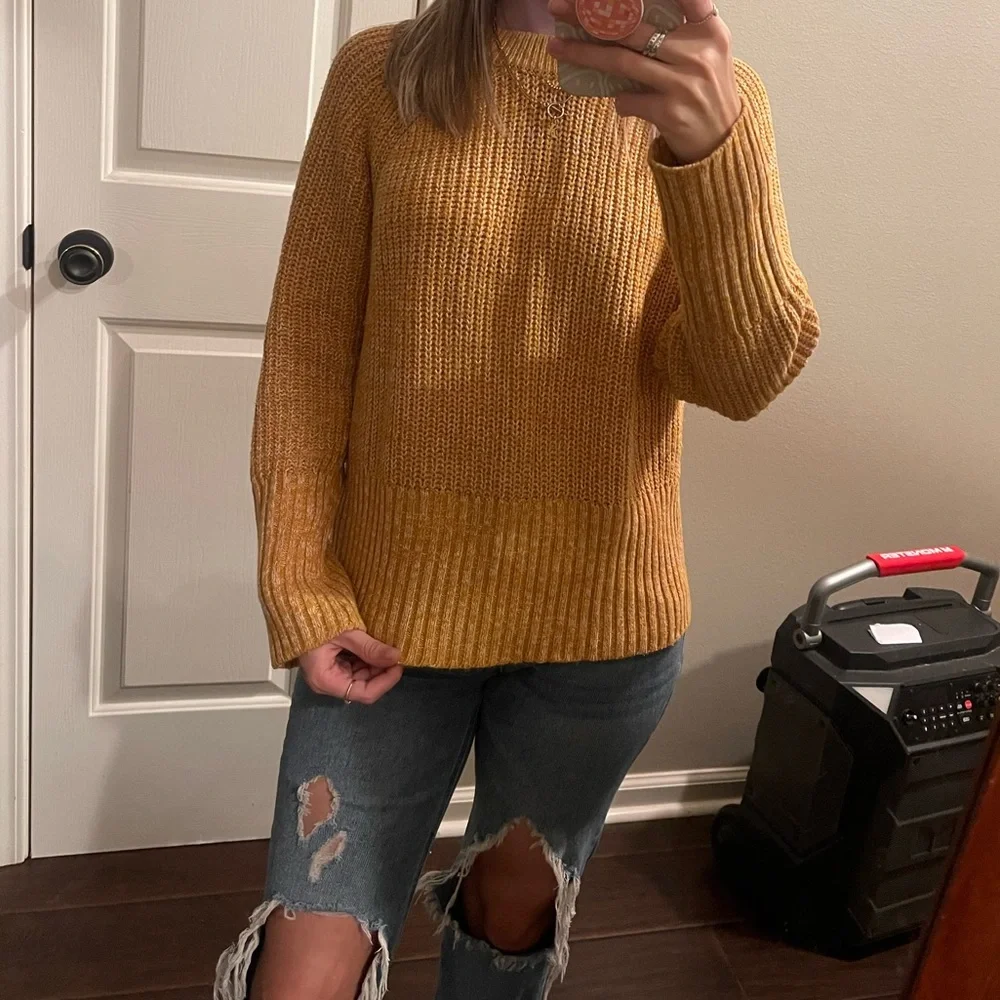 Yellow Universal Threads sweater - Picture 4 of 6